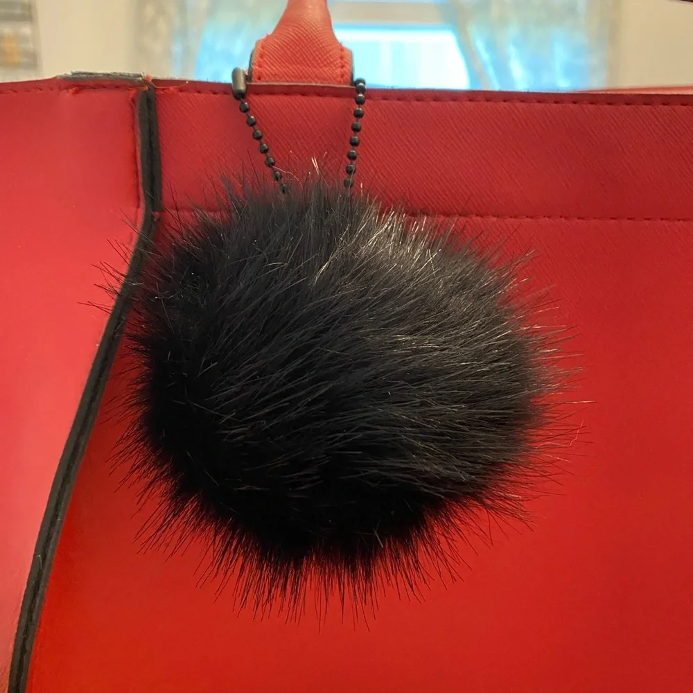 Elegant Red Tote Bag - Picture 3 of 8